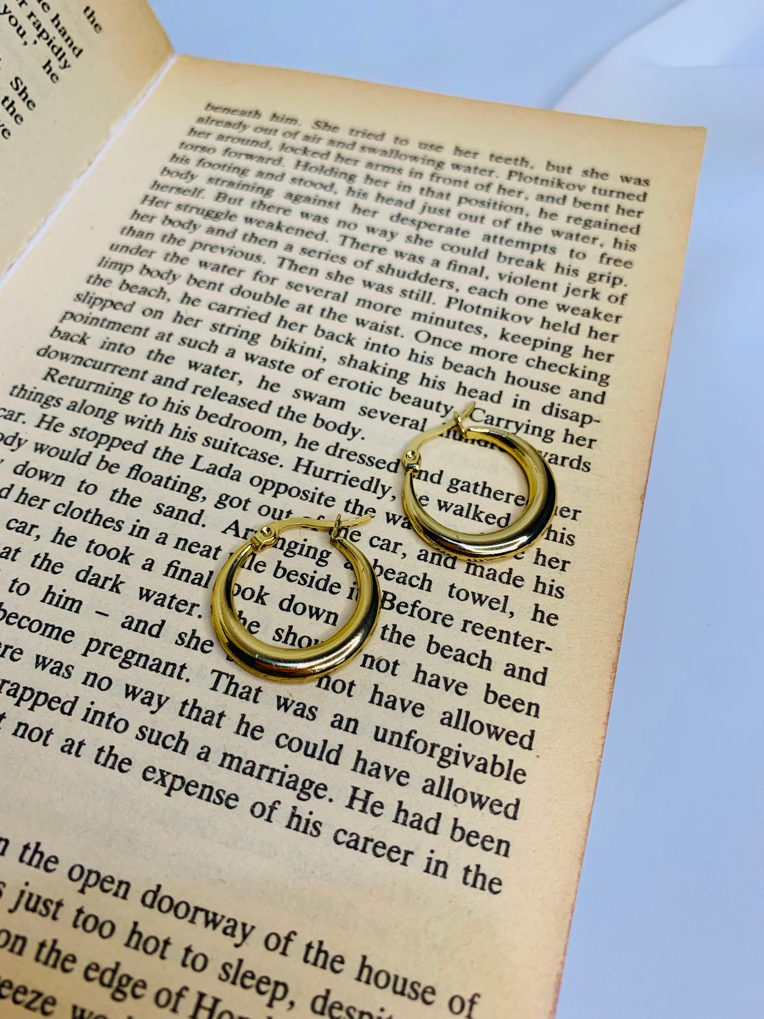 ✨ Classic Gold Hoop Earrings