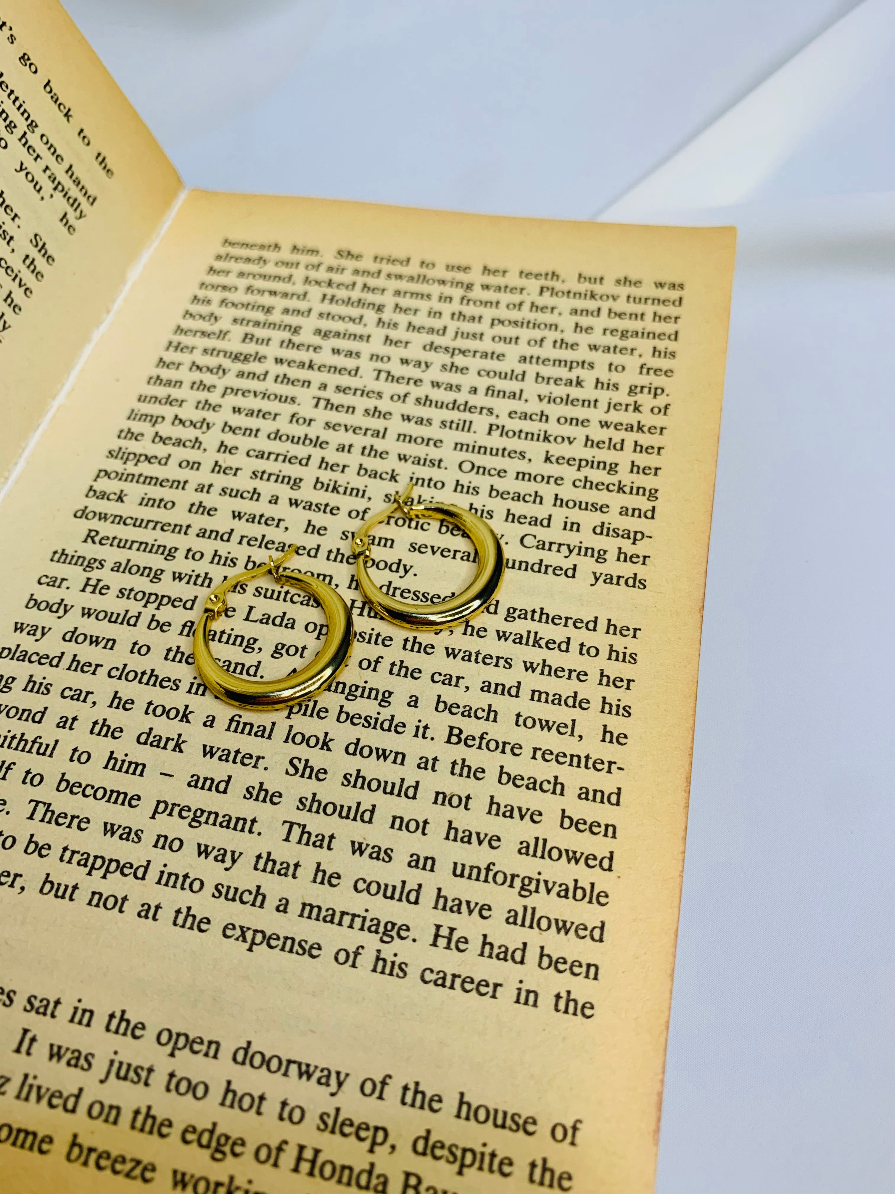 ✨ Classic Gold Hoop Earrings
