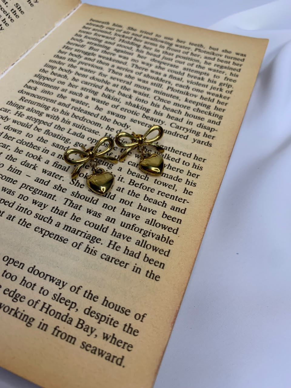 ✨ Elegant Gold Bow Heart Drop Earrings for Women