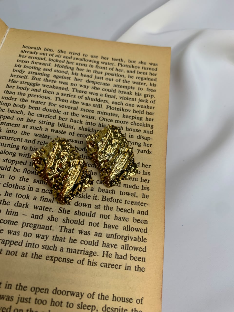 ✨ Vintage Textured Gold Statement Stud Earrings for Women