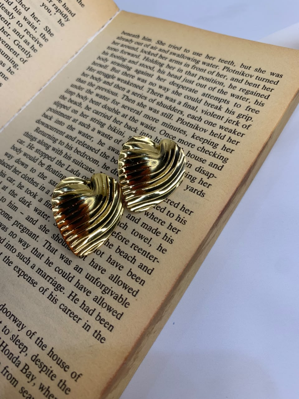 Luxury Gold Shell Stud Earrings for Women