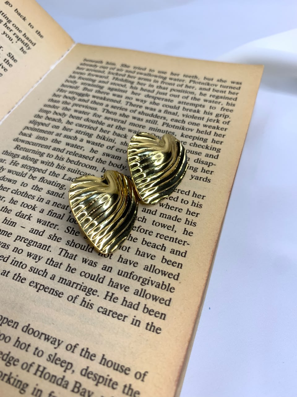 Luxury Gold Shell Stud Earrings for Women