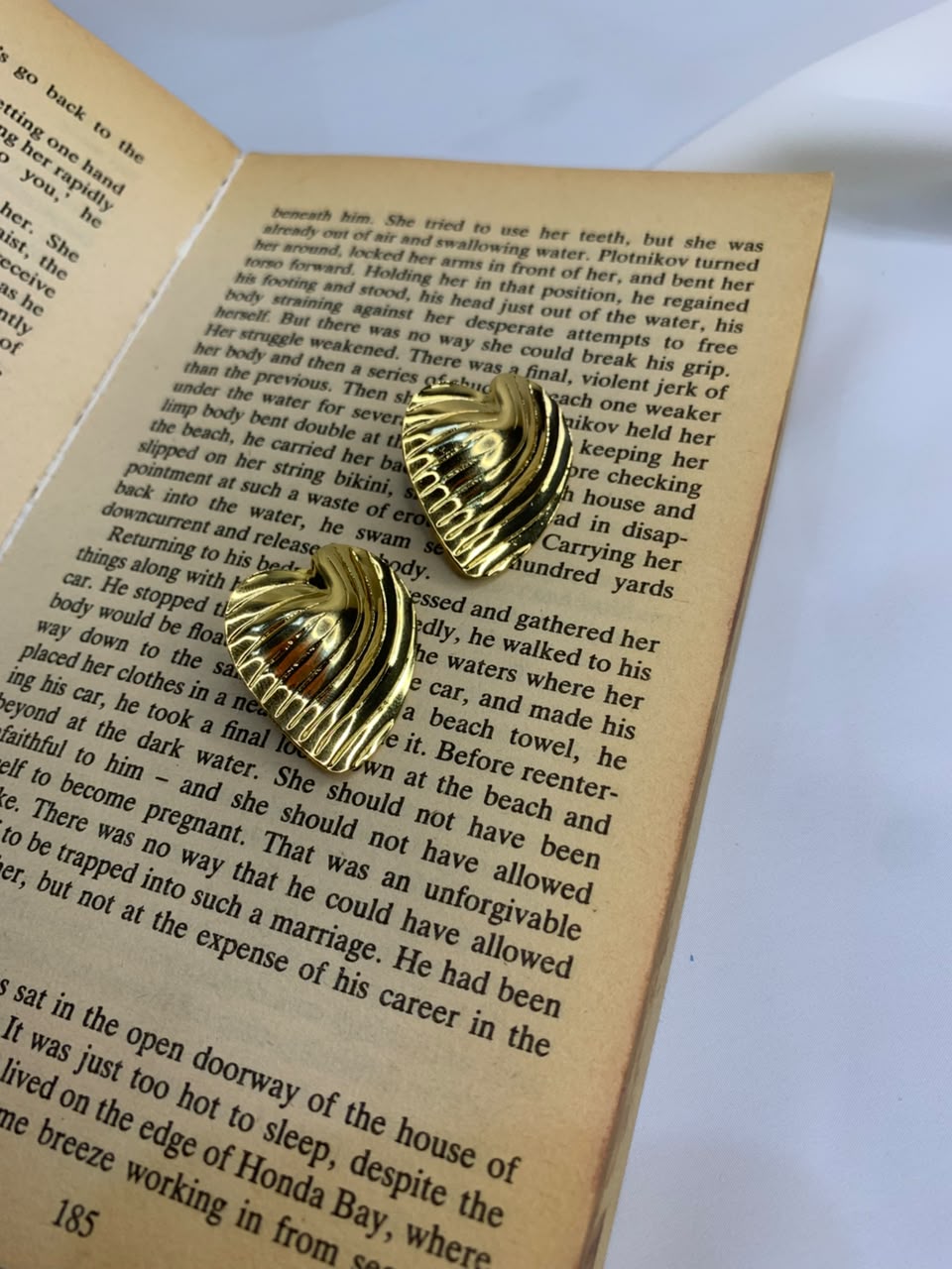 Luxury Gold Shell Stud Earrings for Women
